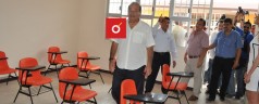 Carlos Slim patrocina escuela en Acapulco