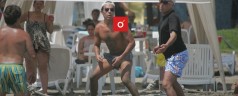 Adrian Uribe disfruta de la playa en Acapulco