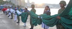 Participan estudiantes en “El Lunes de Bandera”