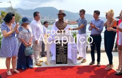 Rinden homenaje y develan busto del actor Andres Garcia en Acapulco