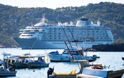 El crucero The World, llega a Zihuatanejo, es conocido como el Barco de los Millonarios